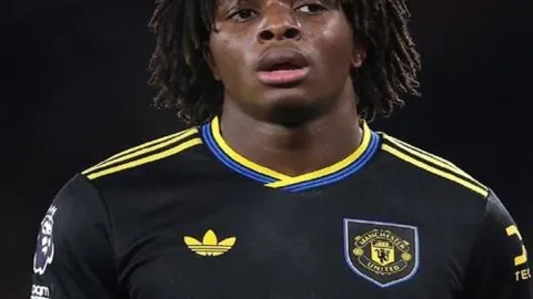 西超杯决赛巴塞罗那逆袭皇马5-2夺冠，亚马尔与姆巴佩表现卓越